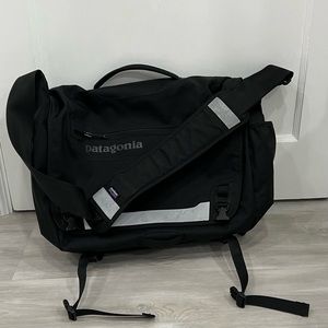 Patagonia adjustable messenger bag